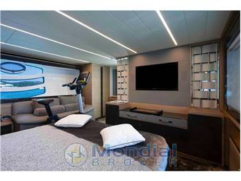 Pershing 70