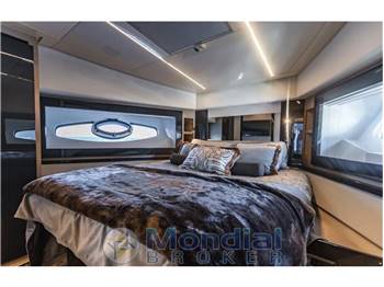 Pershing 70