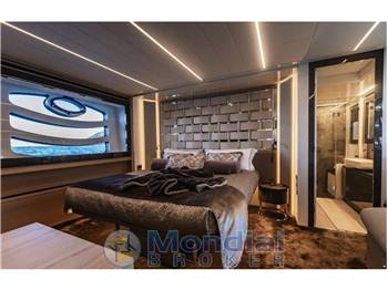 Pershing 70