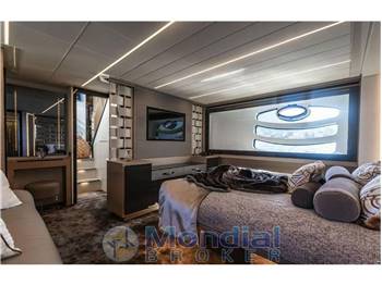 Pershing 70