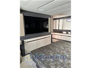 Pershing 8X