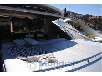 Pershing 76