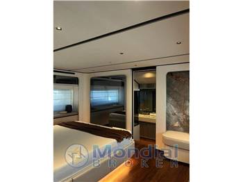 Ferretti Yachts 940