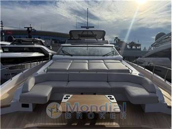 Ferretti Yachts 940