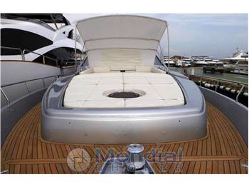Pershing 82