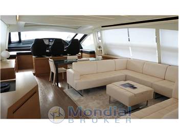 Pershing 82
