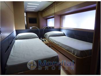 Pershing 82