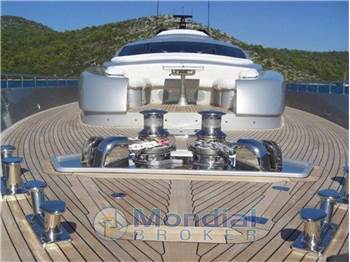 Pershing 115
