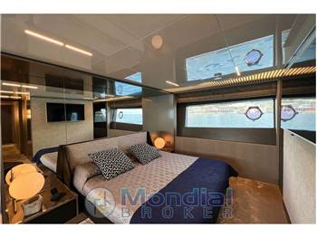Ferretti Yachts 850