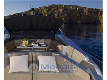 Pershing 90