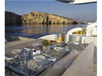 Pershing 90