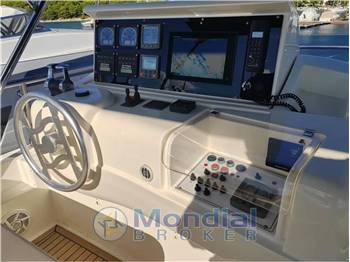 Ferretti Yachts 760