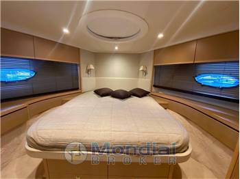 Princess Yachts V62