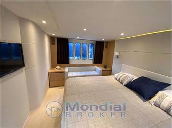 Princess Yachts V62