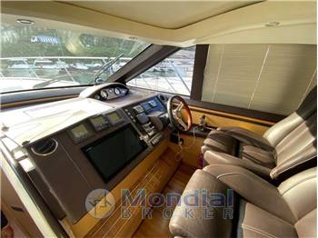 Princess Yachts V62