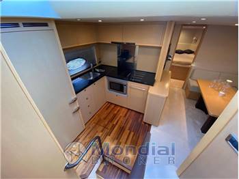 Princess Yachts V62