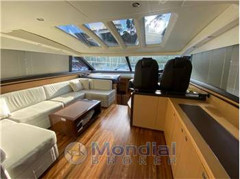Princess Yachts V62
