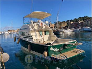 BERTRAM YACHTS 33 Convertible