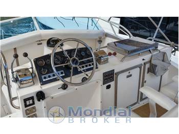 BERTRAM YACHTS 33 Convertible
