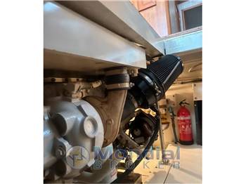 EGG HARBOR 35 GOLDEN EGG