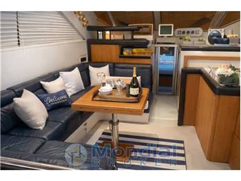 FERRETTI 44 fly