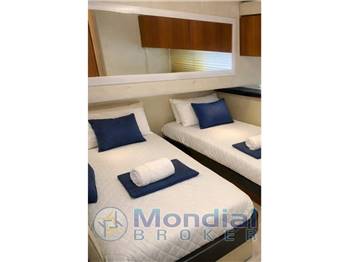 FERRETTI 44 fly