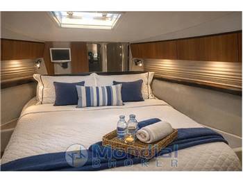 FERRETTI 44 fly