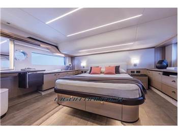 Absolute Navetta 53