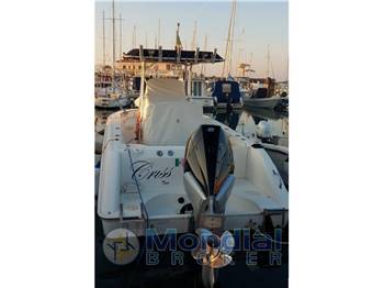 BOSTON WHALER OUTRAGE 240 CC