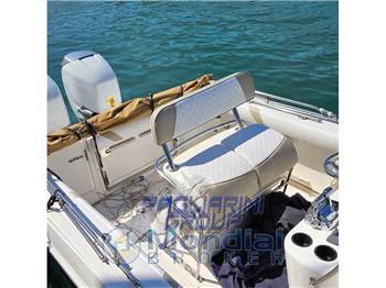 Boston Whaler Outrage 270