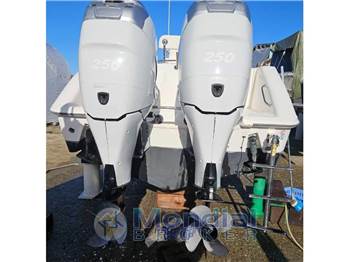 Boston Whaler Outrage 270