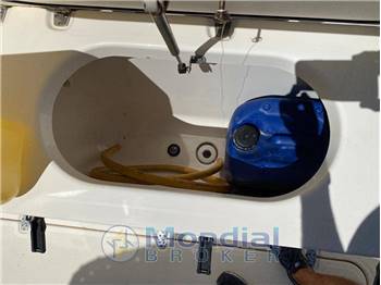 PURSUIT 2670 CUDDY CONSOLE