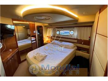 Ferretti Yachts 590