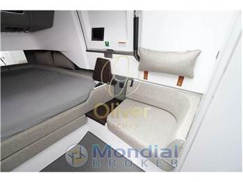 Axopar 37 SUN TOP - BRABUS LINE