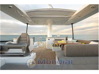 Azimut Magellano 66
