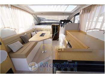 Sealine C330v