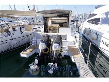 Sealine C330v