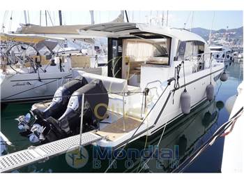 Sealine C330v
