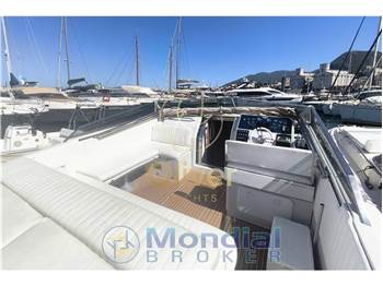 Tornado 38 Flush Deck