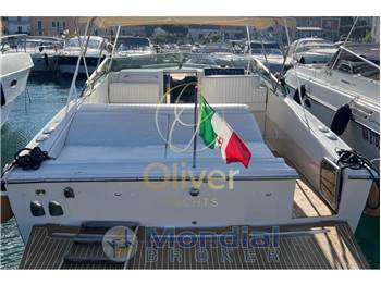 Tornado 38 Flush Deck