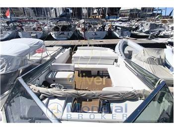 Tornado 38 Flush Deck