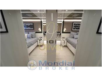 ISA Yachts EXTRA 93