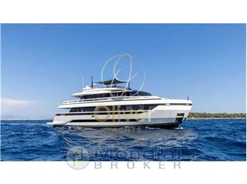 ISA Yachts EXTRA 93