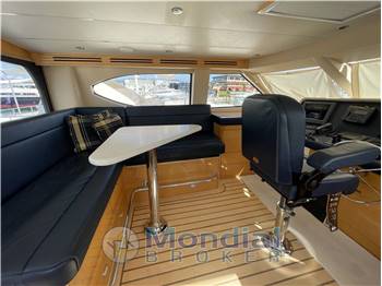 Hatteras 68 Convertible