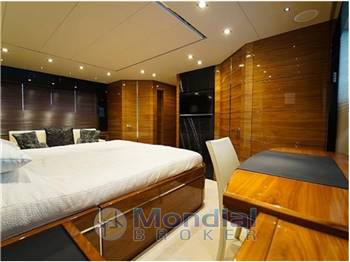 Sunseeker 68 Sport Yacht