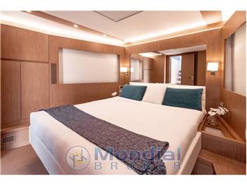Solaris Power 57 Lobster