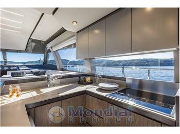 Ferretti yachts 550