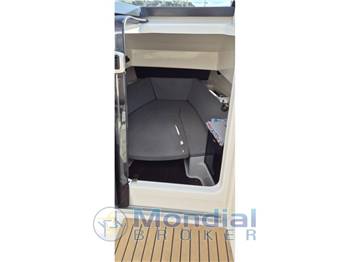 Quicksilver Sundeck 875