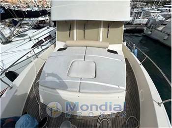 Mainship 400 trawler