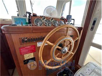 Mainship 400 trawler